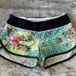 LULULEMON Run Speed Up Shorts 2.5”  Sz 6